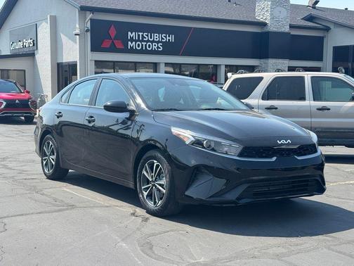 Aurora Black Pearl 2023 Kia Forte LXS