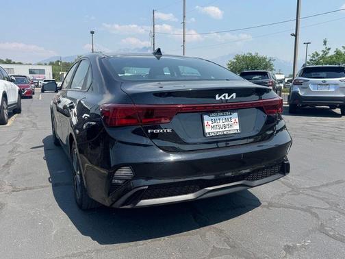 Aurora Black Pearl 2023 Kia Forte LXS