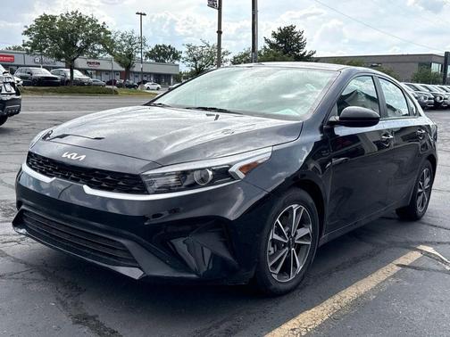 Aurora Black Pearl 2023 Kia Forte LXS