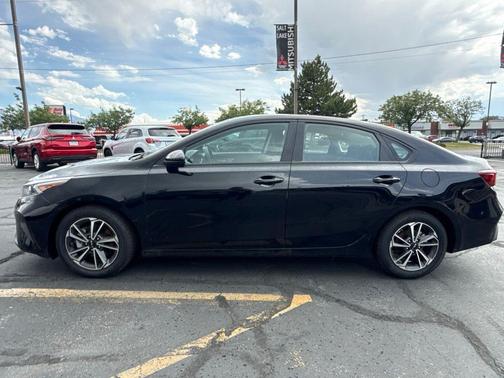 Aurora Black Pearl 2023 Kia Forte LXS