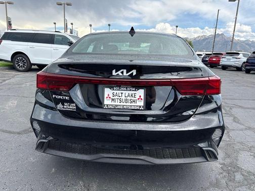 Aurora Black Pearl 2023 Kia Forte LXS