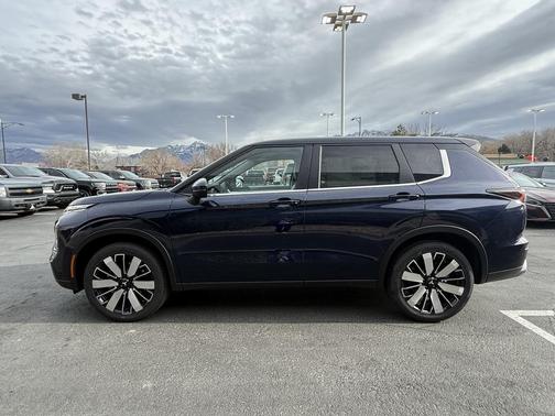 2026 Mitsubishi Outlander SE