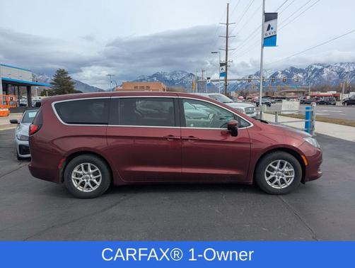 2023 Chrysler Voyager LX