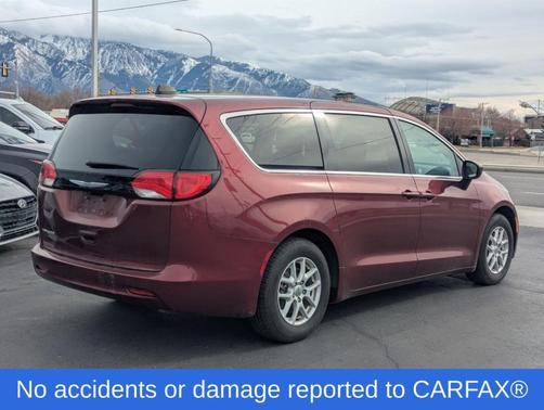 2023 Chrysler Voyager LX