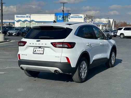 Oxford White 2023 Ford Escape Active