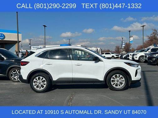 Oxford White 2023 Ford Escape Active