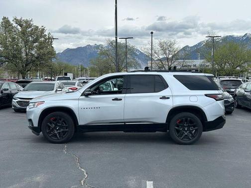 Silver Ice Metallic 2020 Chevrolet Traverse Premier