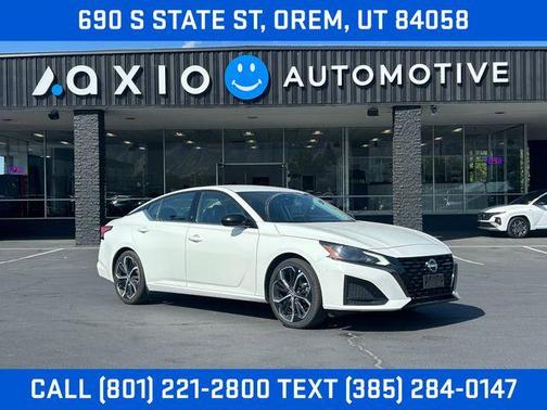 Glacier White 2023 Nissan Altima 2.5 SR