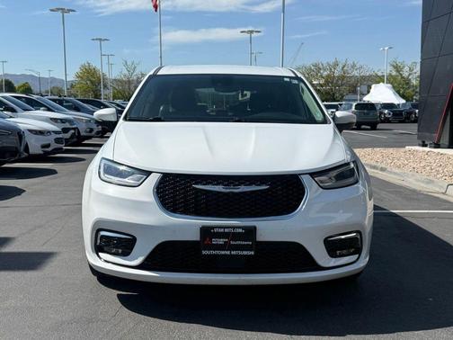Bright White Clearcoat 2023 Chrysler Pacifica Touring-L