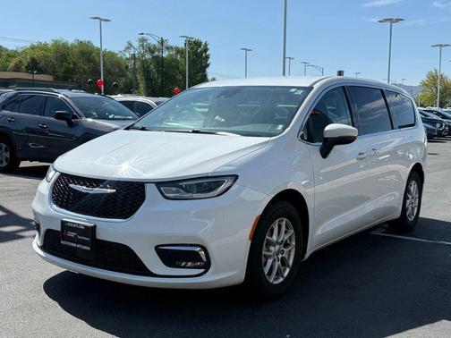 Bright White Clearcoat 2023 Chrysler Pacifica Touring-L