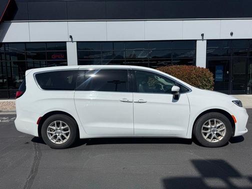 Bright White Clearcoat 2023 Chrysler Pacifica Touring-L