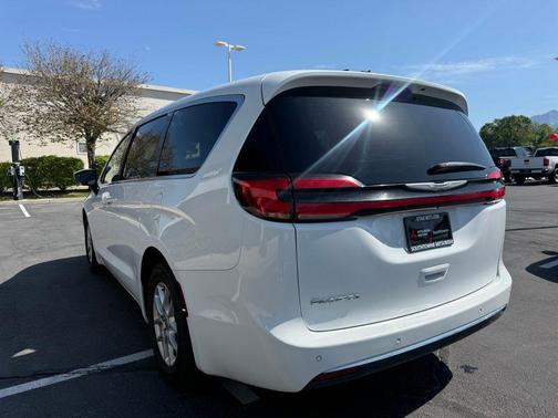 Bright White Clearcoat 2023 Chrysler Pacifica Touring-L