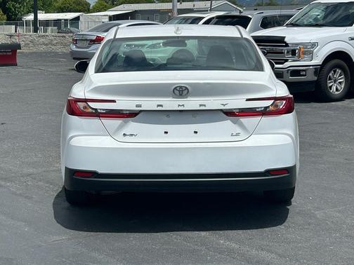 Ice 2025 Toyota Camry LE