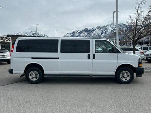 2022 Chevrolet Express 3500 LS