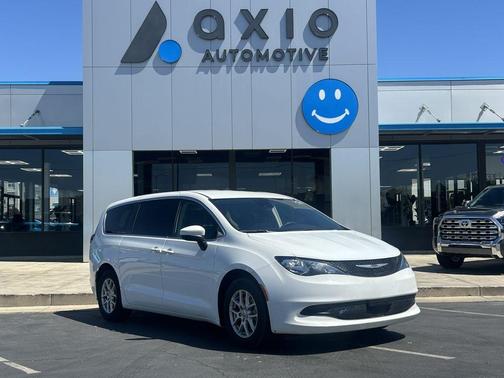 Bright White Clearcoat 2023 Chrysler Voyager LX
