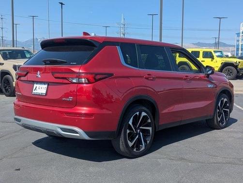 2023 Mitsubishi Outlander PHEV SE