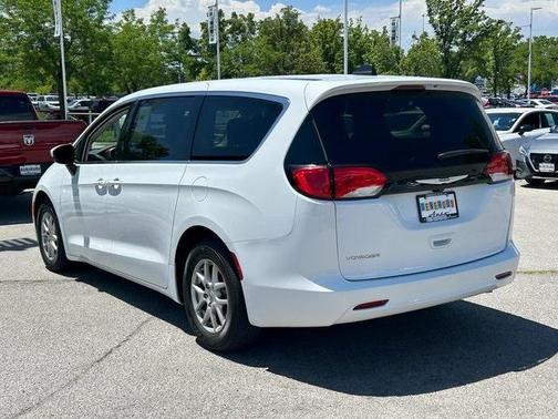 2023 Chrysler Voyager LX