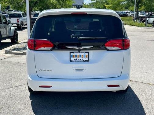 2023 Chrysler Voyager LX