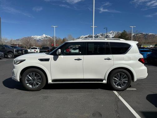 2024 INFINITI QX80 Luxe