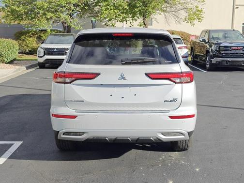 2025 Mitsubishi Outlander PHEV SE