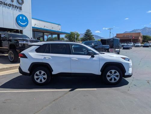2020 Toyota RAV4 LE