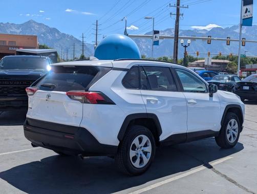 2020 Toyota RAV4 LE