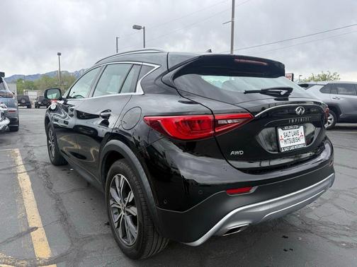 Black 2017 INFINITI QX30 Premium