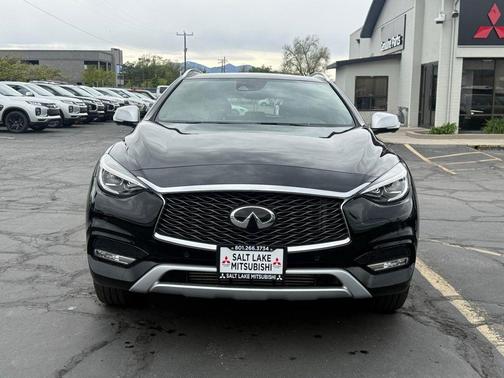 Black 2017 INFINITI QX30 Premium