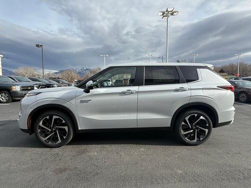 2025 Mitsubishi Outlander PHEV SE