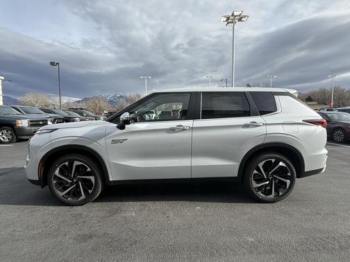 2025 Mitsubishi Outlander PHEV SE