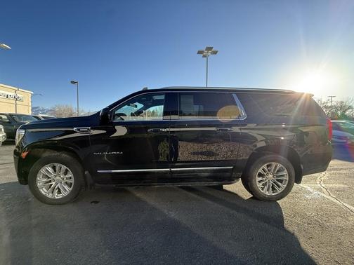2022 GMC Yukon XL SLT