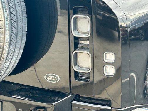 2022 Land Rover Defender 110 V8