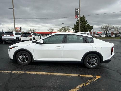 Snow White Pearl 2025 Kia K4