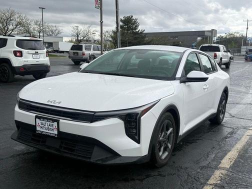 Snow White Pearl 2025 Kia K4