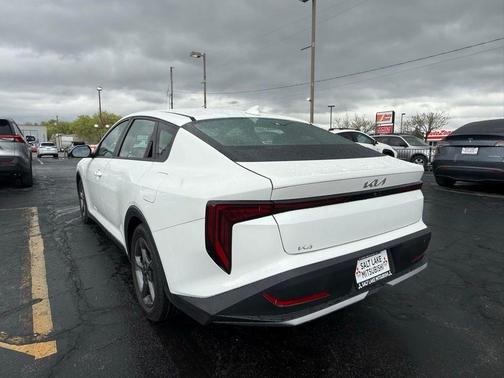 Snow White Pearl 2025 Kia K4