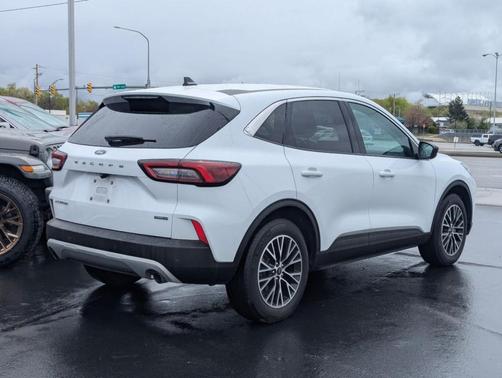 Oxford White 2023 Ford Escape Active