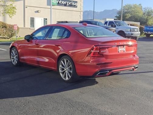 2021 Volvo S60 T5 Momentum