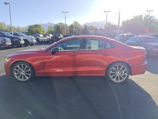 2021 Volvo S60 T5 Momentum