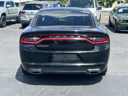 Pitch Black Clearcoat 2017 Dodge Charger SE