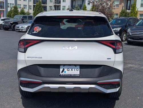 Snow White Pearl 2024 Kia Sportage LX