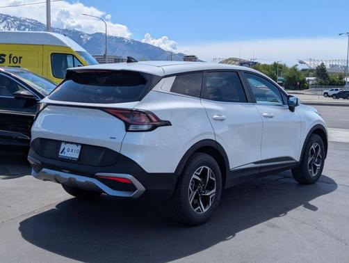 Snow White Pearl 2024 Kia Sportage LX