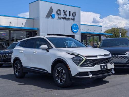 Snow White Pearl 2024 Kia Sportage LX