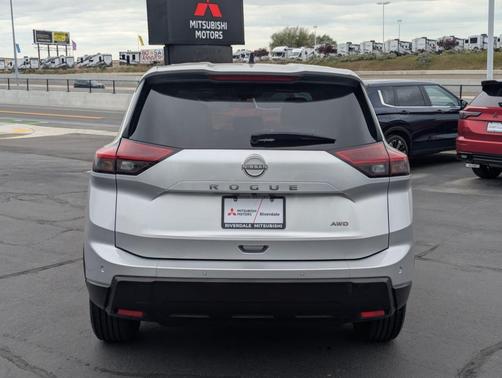 Brilliant Silver Metallic 2024 Nissan Rogue S