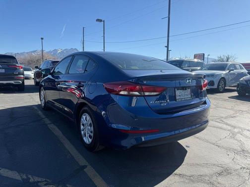 2018 Hyundai ELANTRA SE