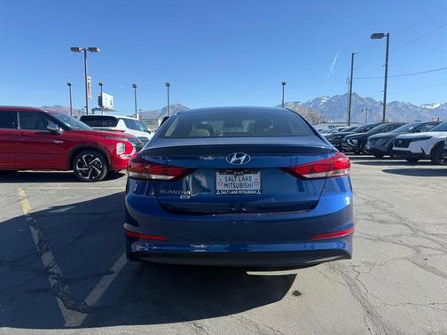 2018 Hyundai ELANTRA SE