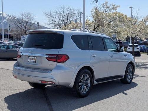 2023 INFINITI QX80 Luxe