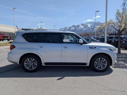 2023 INFINITI QX80 Luxe