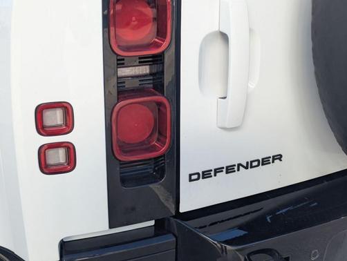 2024 Land Rover Defender P400 X-Dynamic SE