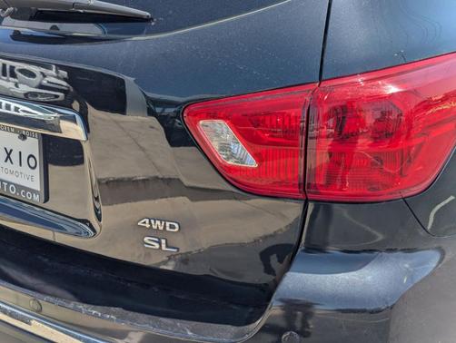 2017 Nissan Pathfinder SL