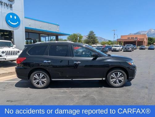 2017 Nissan Pathfinder SL